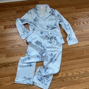 Le Rose Stories Pajama Set